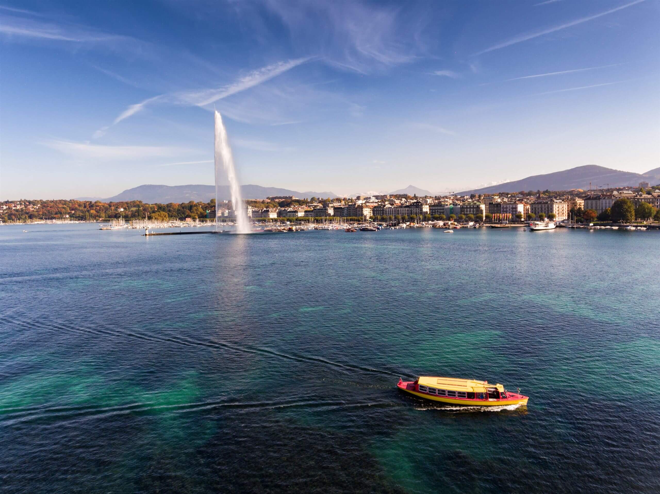 Vue du Jet d’eau et de la rade de Genève.
